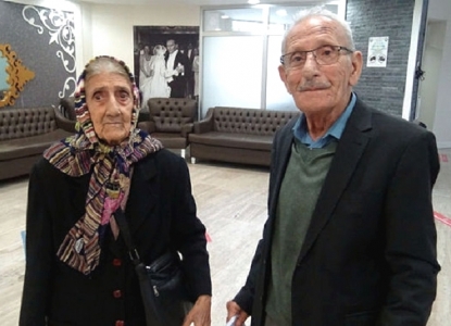 90 წლის ქალი და 77 წლის კაცი დაქორწინდნენ – ისინი 7 წელი ხვდებოდნენ ერთმანეთს