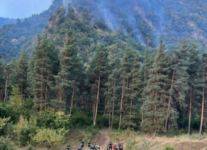 ვერტმფრენი და 100 მეხანძრეა ჩართული ქვაბისხევის მიმდებარედ ტყის ხანძრის ქრობის პროცესში