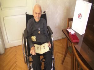 ბორჯომში 102 წლის ომის ვეტერანი ღირსების ორდენით დააჯილდოვეს