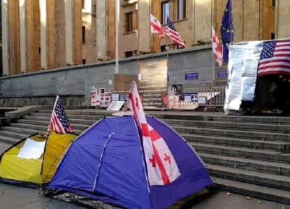 აქციებზე კარვების შემზღუდავ ცვლილებებს პარლამენტმა მხარი პირველი მოსმენით დაუჭირა