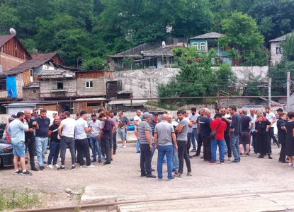 გაფიცული თანამშრომლები პროტესტს წყვეტენ და ქარხნებს უბრუნდებიან